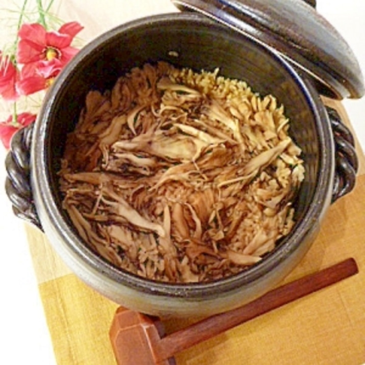 干し舞茸で調味料は2つのみ☆土鍋で炊き込みご飯。